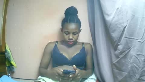 Snapshot of franciefrancie chatting on 4, 3, 2025 francilla online show from 4, 3, 2025