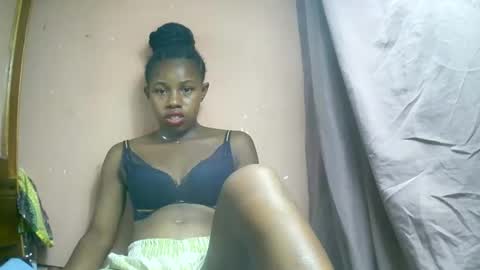 Snapshot of franciefrancie chatting on 4, 3, 2025 francilla online show from 4, 3, 2025