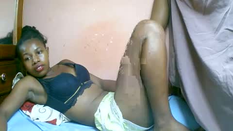 Snapshot of franciefrancie chatting on 4, 3, 2025 francilla online show from 4, 3, 2025