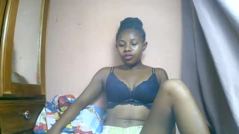 Snapshot of franciefrancie chatting on 4, 3, 2025 francilla online show from 4, 3, 2025