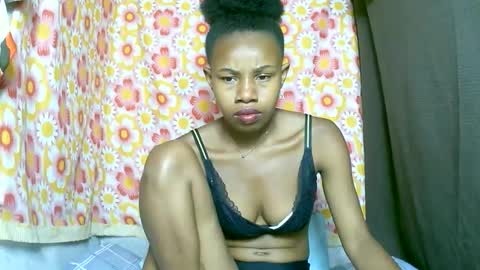 Snapshot of franciefrancie chatting on 28, 9, 2025 francilla online show from 28, 9, 2025