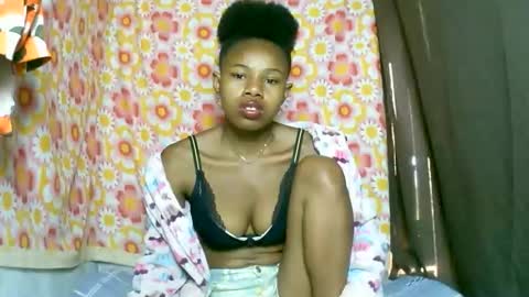 Snapshot of franciefrancie chatting on 29, 9, 2025 francilla online show from 29, 9, 2025