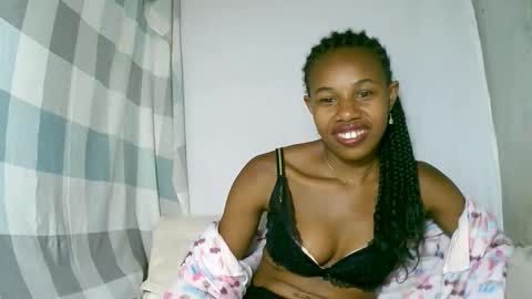 Snapshot of franciefrancie chatting on 6, 10, 2025 francilla online show from 6, 10, 2025