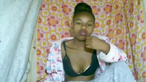 Snapshot of franciefrancie chatting on 21, 10, 2025 francilla online show from 21, 10, 2025