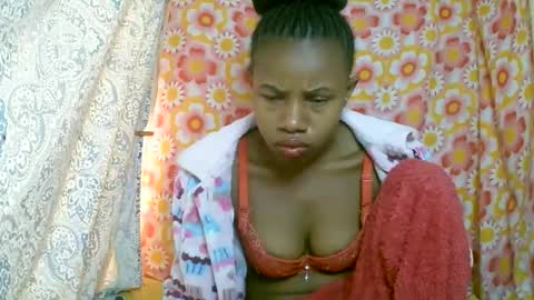 Snapshot of franciefrancie chatting on 27, 10, 2025 francilla online show from 27, 10, 2025