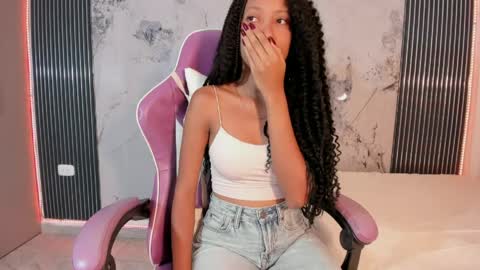 Snapshot of francis_leams chatting on 28, 4, 2026 Laura online show from 28, 4, 2026