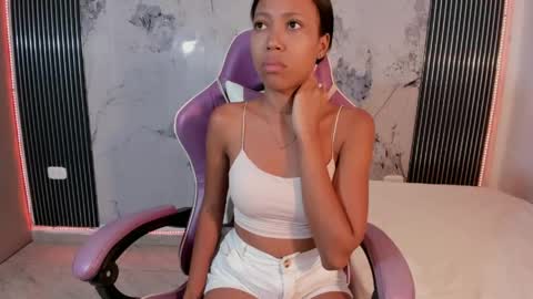 Snapshot of francis_leams chatting on 6, 5, 2026 Laura online show from 6, 5, 2026