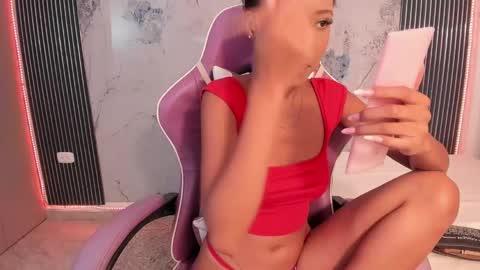 Snapshot of francis_leams chatting on 20, 5, 2026 Laura online show from 20, 5, 2026
