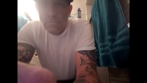 Snapshot of frankieblueeyes4u chatting on 14, 4, 2026 Famous Blue Eyes online show from 14, 4, 2026