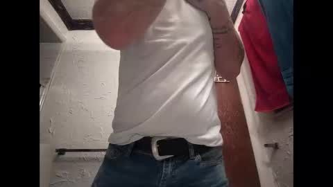Snapshot of frankieblueeyes4u chatting on 21, 4, 2026 Famous Blue Eyes online show from 21, 4, 2026