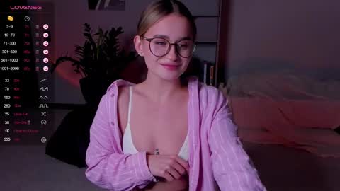 Snapshot of frannpalmer chatting on 5, 11, 2025 Frann online show from 5, 11, 2025