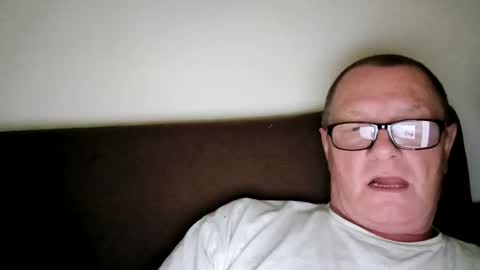 Snapshot of frauenfeind1 chatting on 4, 6, 2026 Wolfi online show from 4, 6, 2026