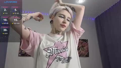 Snapshot of fraulein_mooon chatting on 7, 12, 2024 Asya UwU online show from 7, 12, 2024