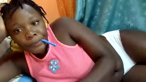 freaky_dolly online show from 6, 1, 2025