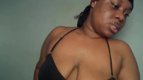 Snapshot of freaky_slut5 chatting on 28, 4, 2026 freaky slut5 online show from 28, 4, 2026