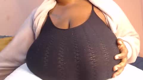 Snapshot of freakyboobsxx chatting on 10, 6, 2026 Kimmy online show from 10, 6, 2026