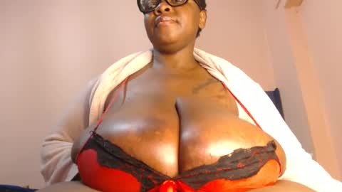 Snapshot of freakyboobsxx chatting on 25, 6, 2026 Kimmy online show from 25, 6, 2026