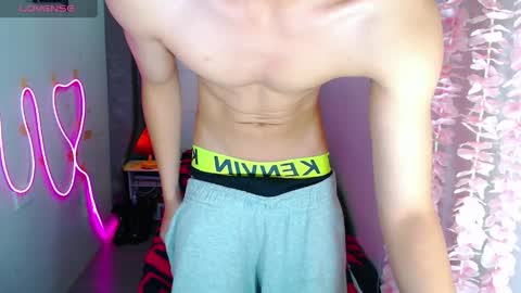 Snapshot of freakymarkxxx chatting on 29, 4, 2026 Mark online show from 29, 4, 2026