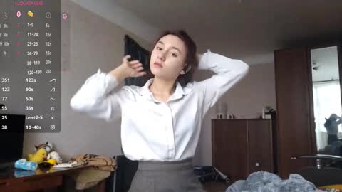 Mia online show from 12, 11, 2025