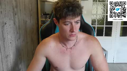 Snapshot of frenchhornybibs chatting on 4, 6, 2026 French Horny Bibs online show from 4, 6, 2026