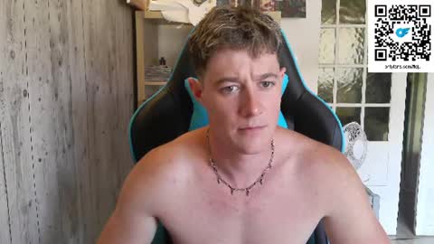 Snapshot of frenchhornybibs chatting on 17, 6, 2026 French Horny Bibs online show from 17, 6, 2026