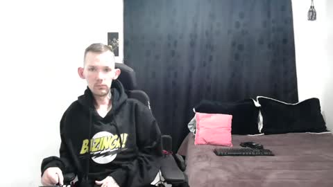 Snapshot of frenchroulette chatting on 4, 1, 2025 Thomas y Sophia online show from 4, 1, 2025