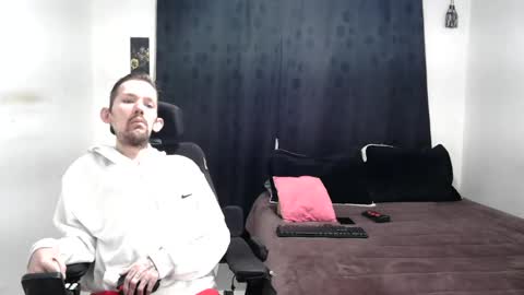 Snapshot of frenchroulette chatting on 24, 2, 2025 Thomas y Sophia online show from 24, 2, 2025