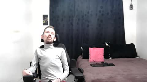 Snapshot of frenchroulette chatting on 28, 2, 2025 Thomas y Sophia online show from 28, 2, 2025