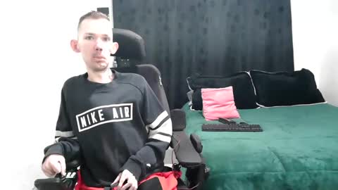 Snapshot of frenchroulette chatting on 3, 3, 2025 Thomas y Sophia online show from 3, 3, 2025