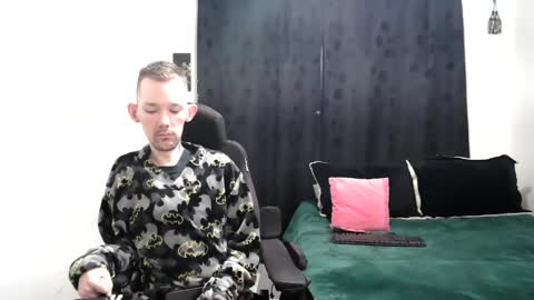 Snapshot of frenchroulette chatting on 9, 3, 2025 Thomas y Sophia online show from 9, 3, 2025