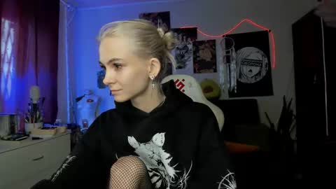 Snapshot of frida_fortune chatting on 24, 9, 2025 Frida A boost to fortune for the one who gives a thumbs up and a bonus lucky for those who support me by joining the fanclub online show from 24, 9, 2025