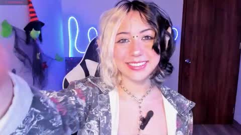 Snapshot of frida_lassi_ chatting on 27, 10, 2025 frida_lassi_ online show from 27, 10, 2025