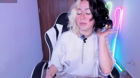 Snapshot of frida_lassi_ chatting on 15, 11, 2025 frida_lassi_ online show from 15, 11, 2025