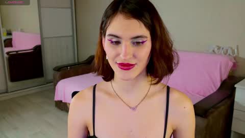 Snapshot of fridacure chatting on 5, 1, 2025 Frida online show from 5, 1, 2025