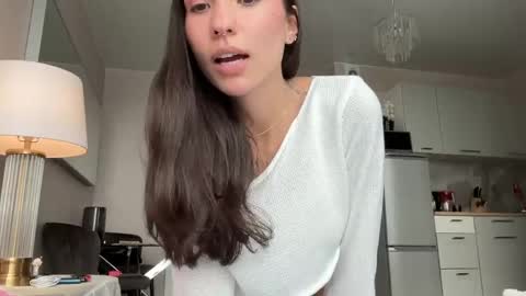 Snapshot of friend_foryou chatting on 28, 5, 2026 Lina online show from 28, 5, 2026