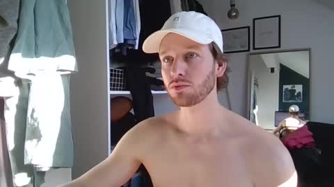 Snapshot of frozenyoga chatting on 1, 2, 2025 frozenyoga online show from 1, 2, 2025