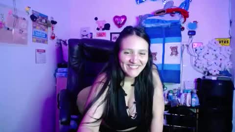 Snapshot of funny_weed_money chatting on 4, 12, 2025 Linda Cataleya- mackenzie girls online show from 4, 12, 2025