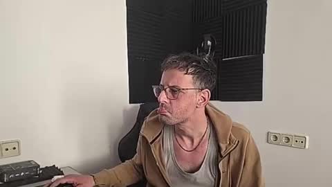 Snapshot of futuregymbro chatting on 23, 3, 2026 Worah online show from 23, 3, 2026