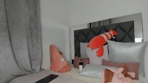   Instagram soygabi g   online show from 11, 3, 2025