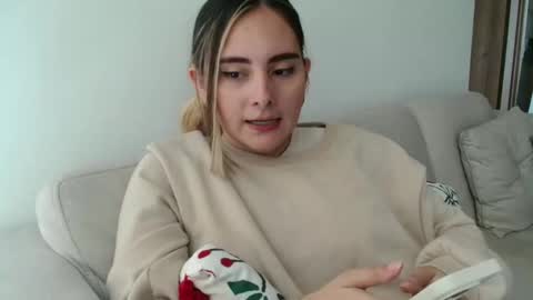 Snapshot of gabriela_miller_2 chatting on 23, 10, 2025 Gabriela Miller online show from 23, 10, 2025