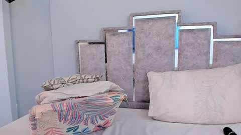 gabyyjones online show from 13, 2, 2025