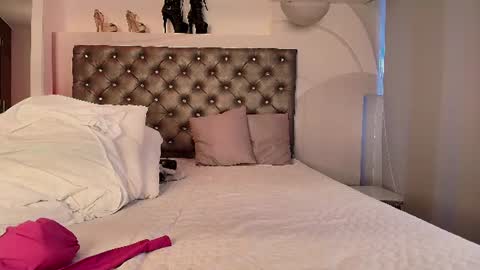 Snapshot of galehodgeex chatting on 10, 7, 2026 CALL ME MY QUEEN online show from 10, 7, 2026
