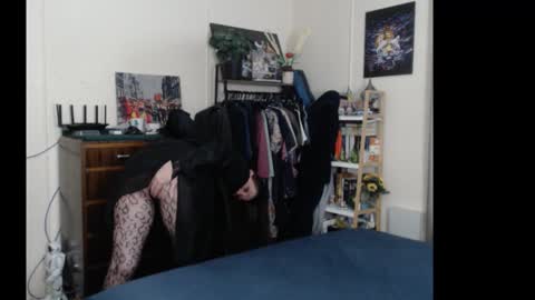 HOT  online show from 18, 10, 2025