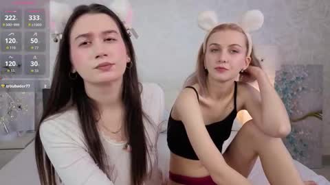 Snapshot of garden_flower chatting on 28, 10, 2025 Violla online show from 28, 10, 2025