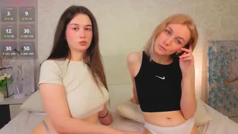 Snapshot of garden_flower chatting on 8, 11, 2025 Violla online show from 8, 11, 2025