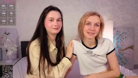 Snapshot of garden_flower chatting on 26, 11, 2025 Violla online show from 26, 11, 2025