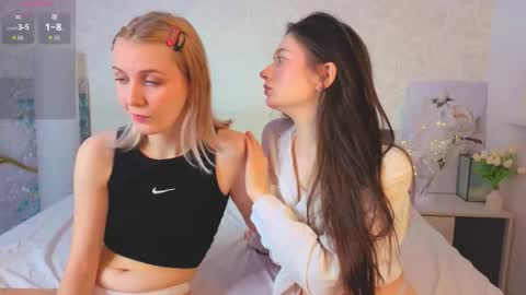 Snapshot of garden_flower chatting on 28, 11, 2025 Violla online show from 28, 11, 2025