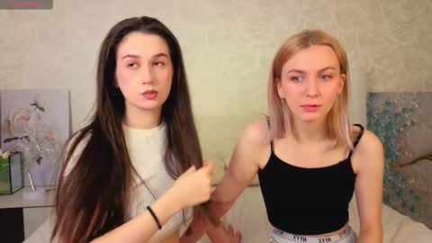 Snapshot of garden_flower chatting on 3, 12, 2025 Violla online show from 3, 12, 2025