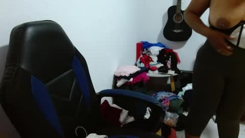 Snapshot of gatika_sexy chatting on 19, 4, 2026 katia online show from 19, 4, 2026