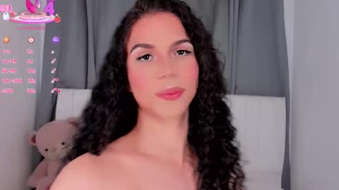 Snapshot of gatitavenecis1 chatting on 21, 10, 2025 Vnecis Marn online show from 21, 10, 2025